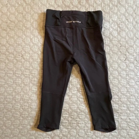 Under Armour Black Ruched Capri Leggings, Sz XS - Picture 2 of 3